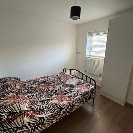 왓퍼드 Immaculate 2 Bed Flat With Free Parking! 아파트 외부 사진