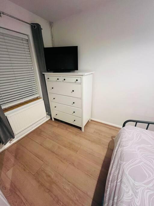 왓퍼드 Immaculate 2 Bed Flat With Free Parking! 아파트 외부 사진
